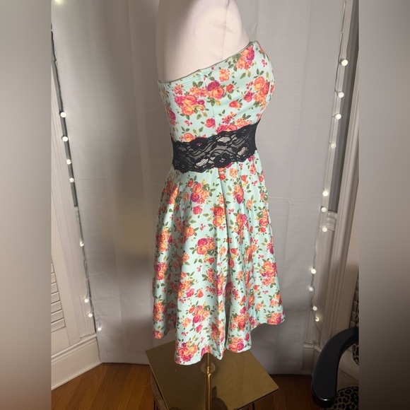 Wild Daisy Strapless Floral Fit & Flare Dress with Black Lace Waist – Size S - Picture 5 of 8